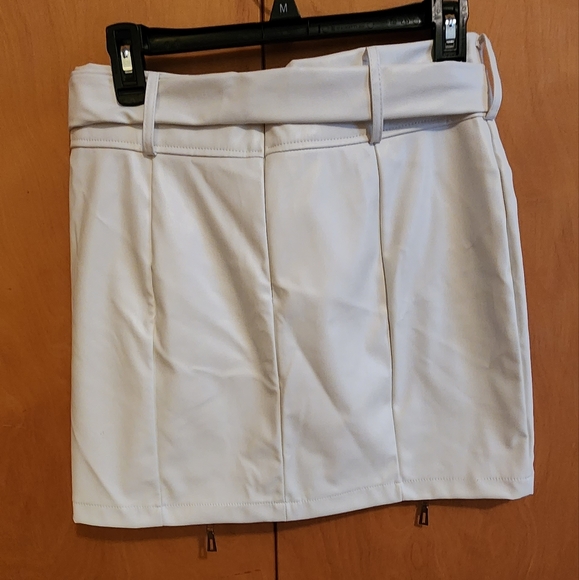 White faux leather skirt - Picture 2 of 3